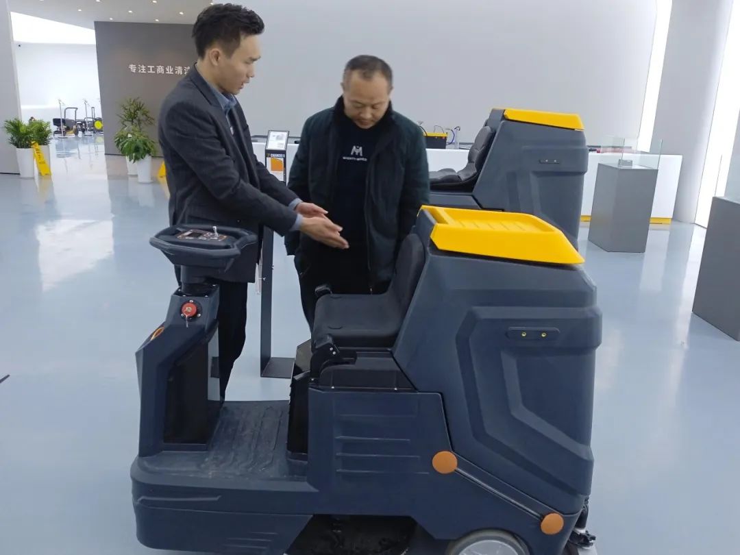 清潔設備洗地機可以引領新清潔方式嘛?