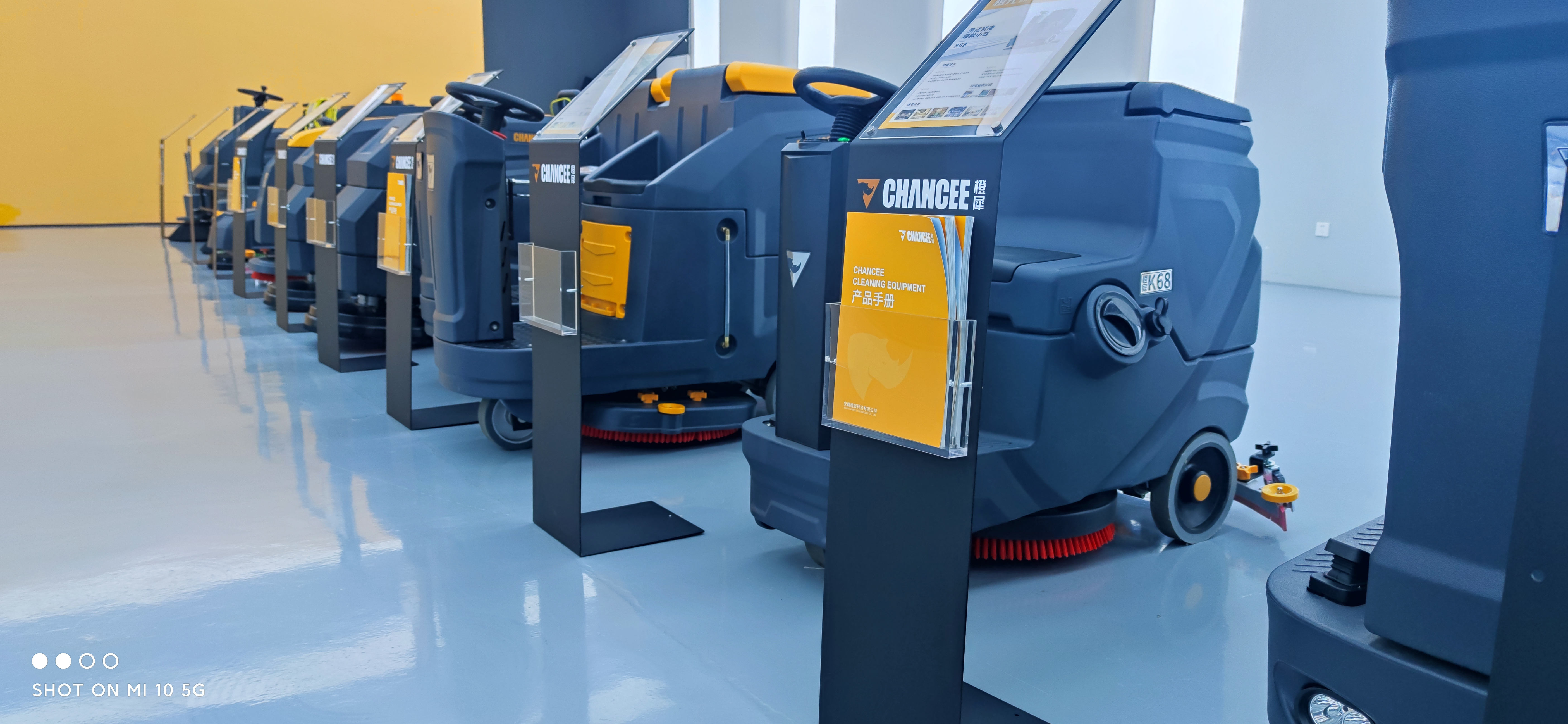 物流倉庫使用駕駛式洗地機(jī)的優(yōu)點(diǎn)